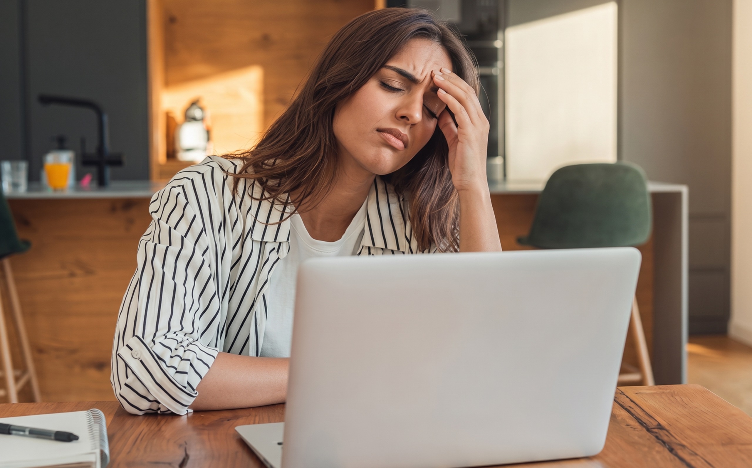 Symptoms of Vitamin B12 Deficiency: Top Nutritionist Lists Best Foods to Prevent Fatigue, Memory Loss, More